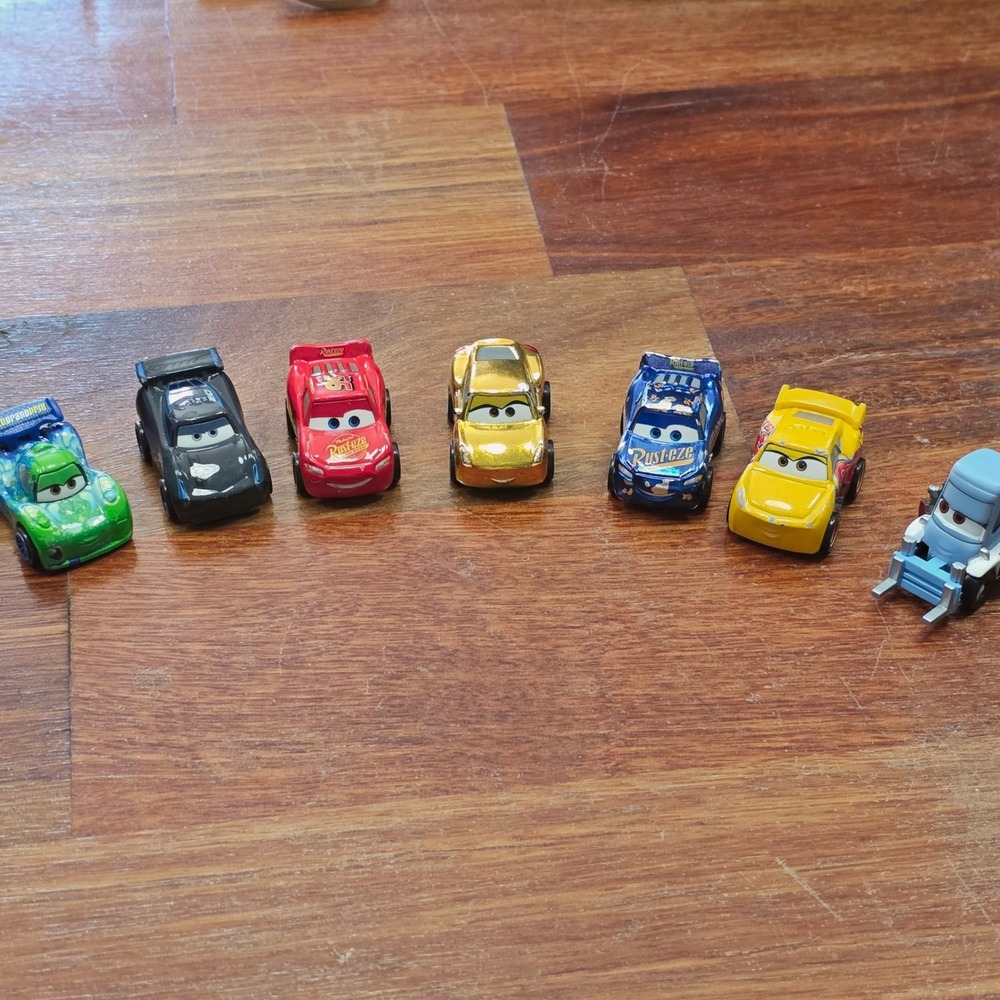 Disney Pixar Cars Mini Racers Lot Lightning McQueen Cruz Ramirez Jackson Storm